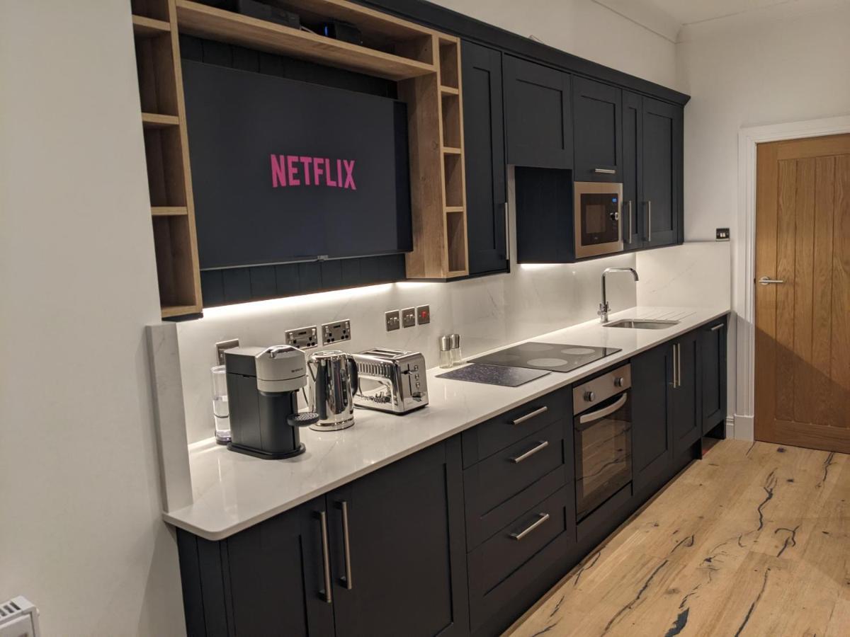 Modern Aptmt, 2 Stops To Central London, Smart Lock, Netflix イーリング エクステリア 写真