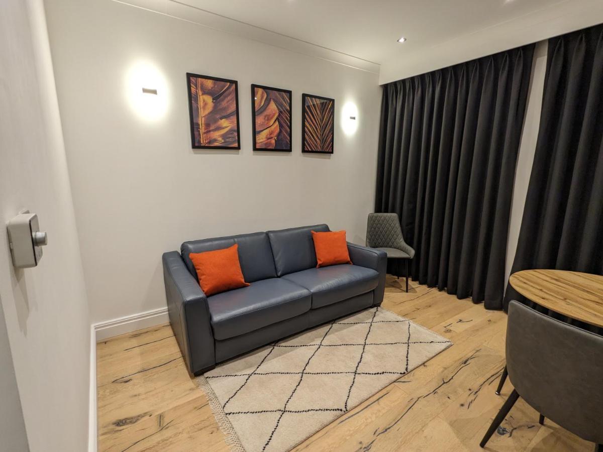 Modern Aptmt, 2 Stops To Central London, Smart Lock, Netflix イーリング エクステリア 写真