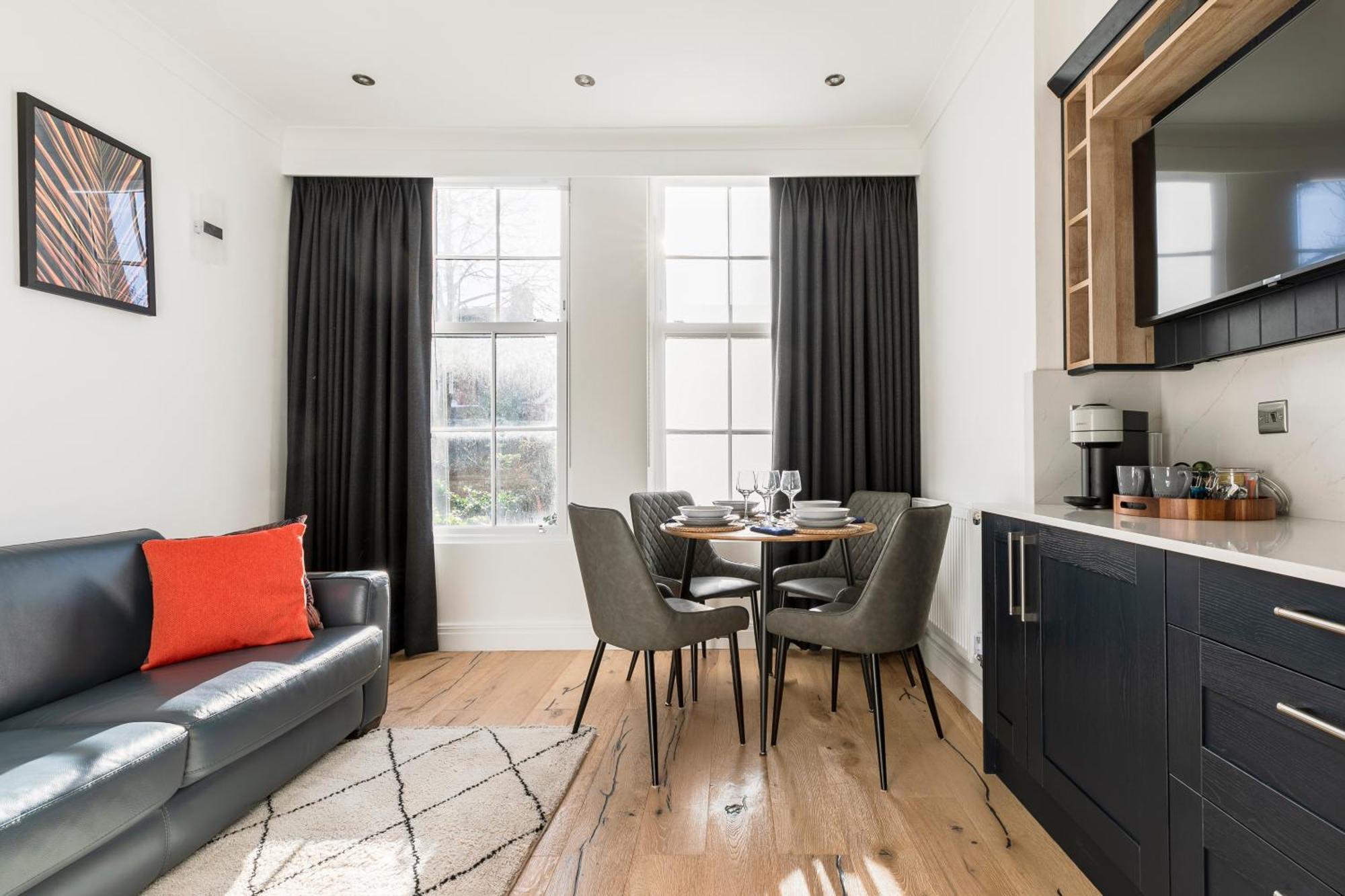 Modern Aptmt, 2 Stops To Central London, Smart Lock, Netflix イーリング エクステリア 写真